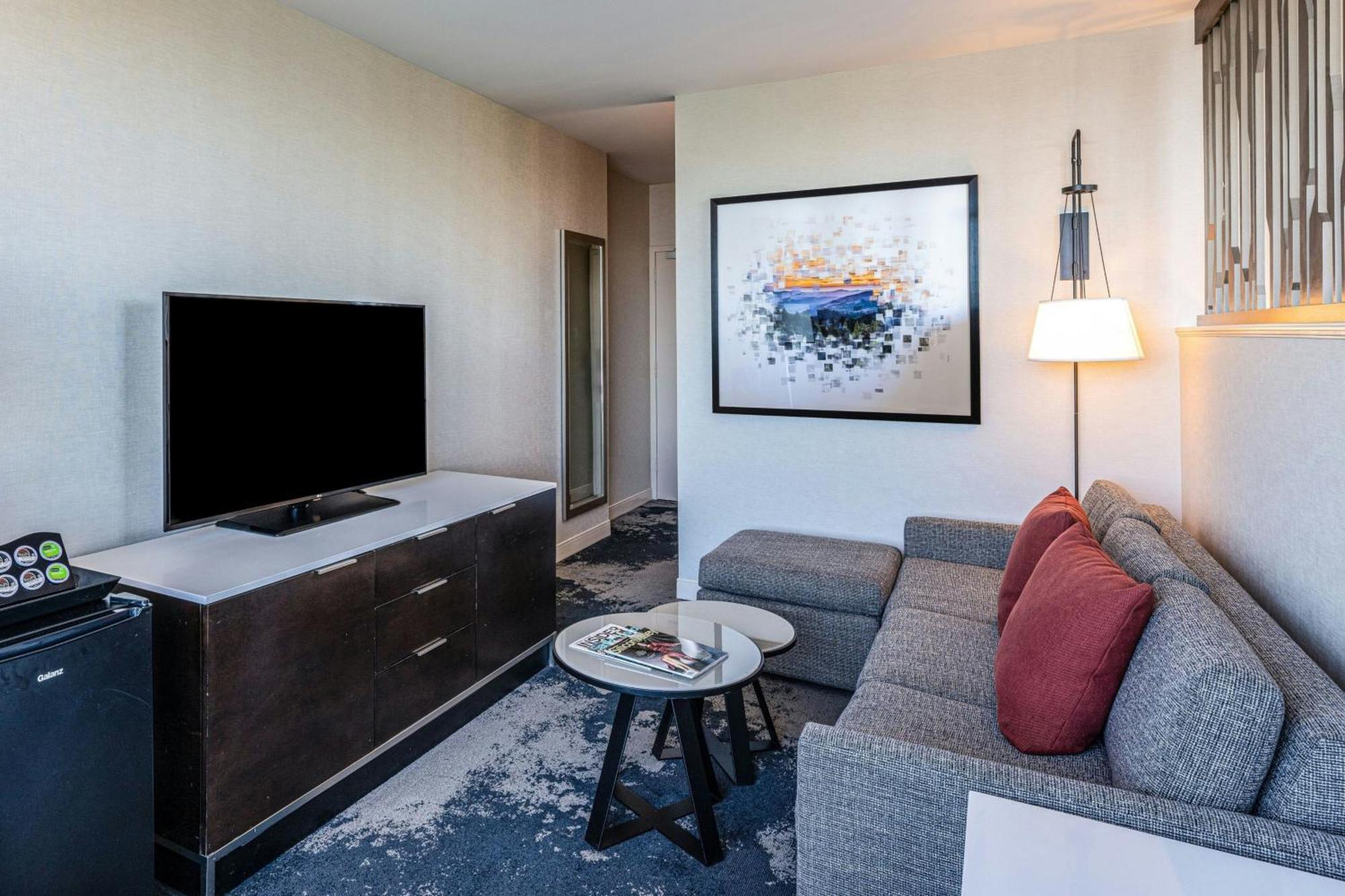 Signature Junior King Suite - Hearing Accessible